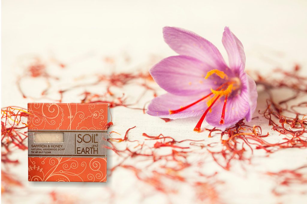 Ngâm mật ong saffron: Bí quyết chăm sóc sức khỏe từ thiên nhiên